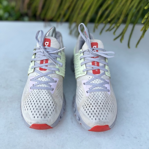 On Cloud Running Shoes Womens Size: 8.5 - Picture 2 of 7